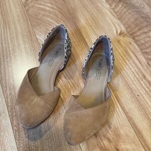 TOMS Women's Tan Flats with Leopard Detail